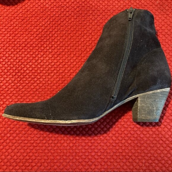 JOHN FLUEVOG Sz 10.5 Suede Stacked Heel Booties Zipper Closure - Picture 5 of 11